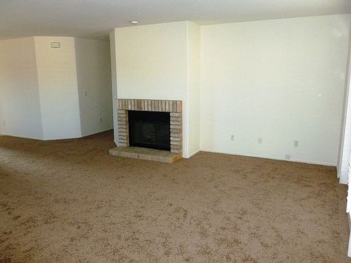 4th image of 3011 E Newgrove St