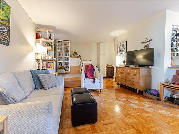 5th image of 250 Douglas St #101