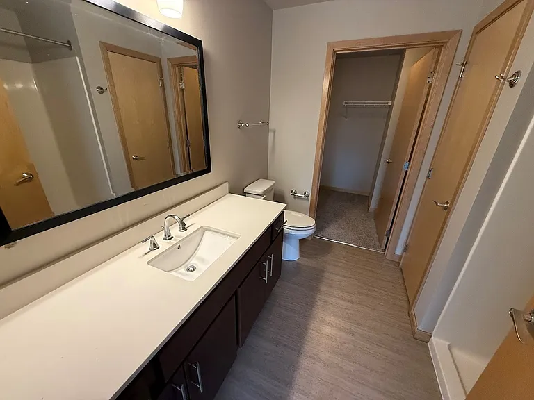 Venture Luxury High Rise — Photo 175