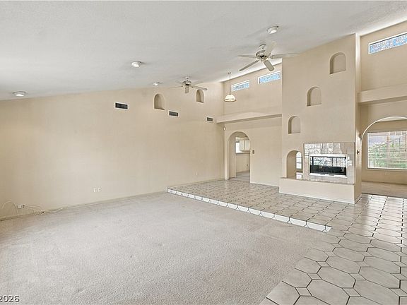 4th image of 921 Primrose Ln