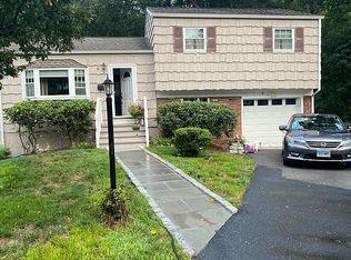 8 Stanwick Cir, Stamford, CT 06905