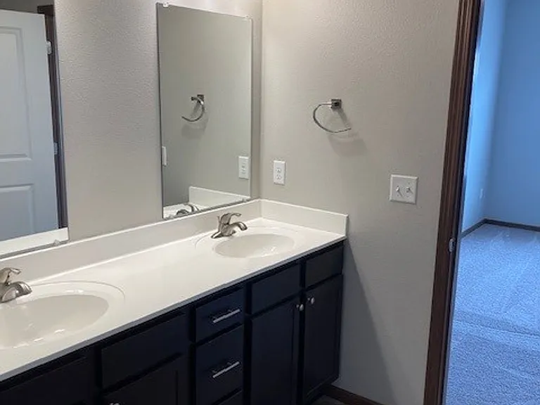 Crossing Commons Apartments — Photo 5