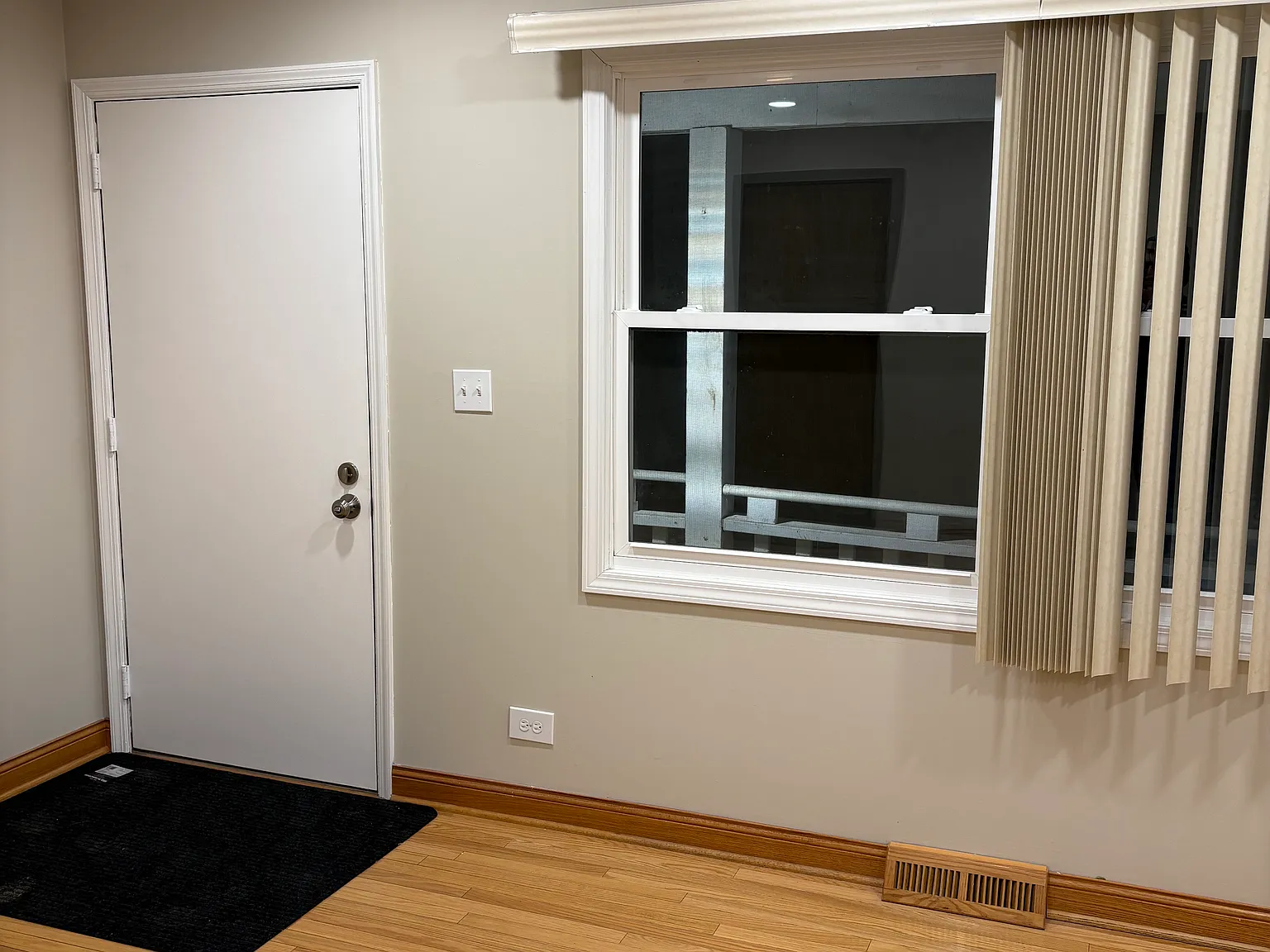 3 bed, 1100 sqft, $2,650 — Photo 4