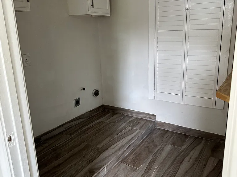 15 Laura Way — Photo 7
