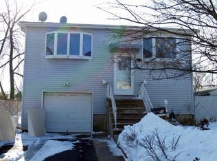 83 Edgerton Blvd, Avenel, NJ 07001