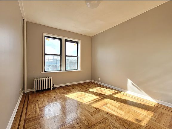 3rd image of 652 Soundview Ave #5E