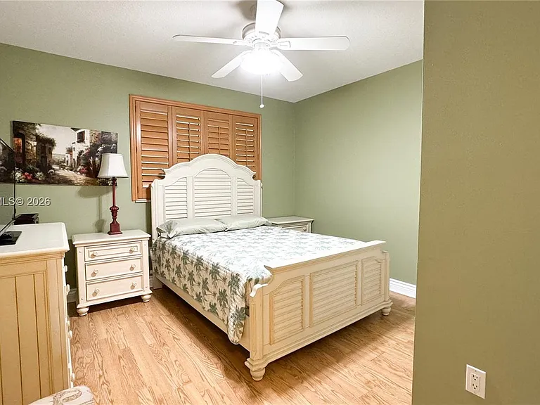 18100 N Bay Rd #1106 — Photo 7