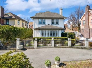 3350 Country Club Rd, Bronx, NY 10465