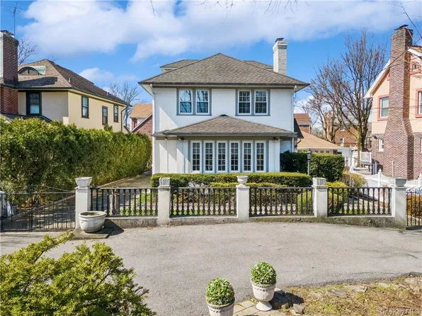 3350 Country Club Road, Bronx, NY 10465