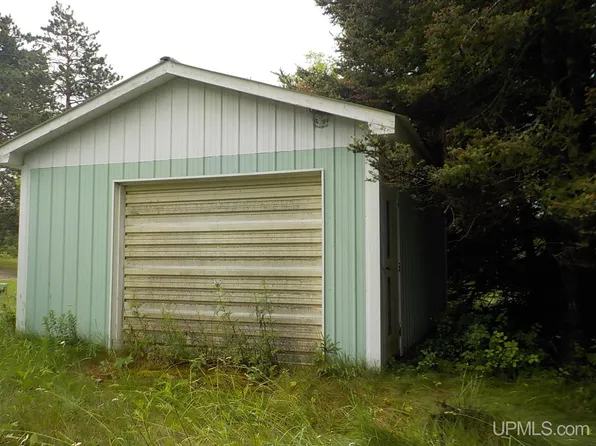 201 Fairbanks Rd, Crystal Falls, MI 49920