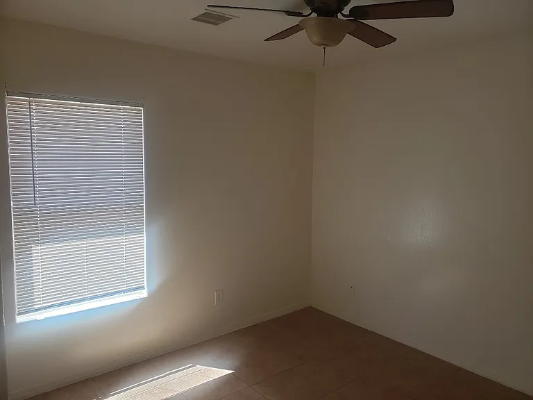 403 N Sunshine Blvd #C — Photo 11