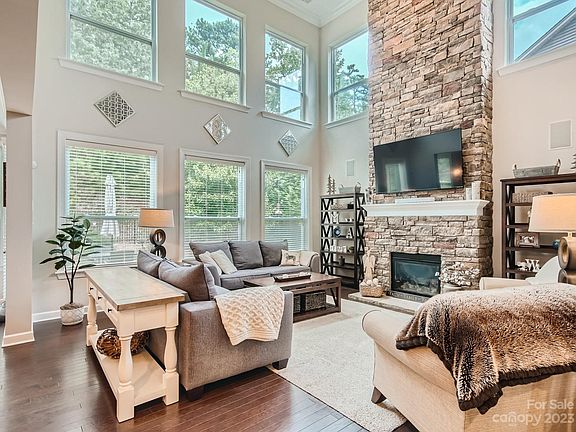4th image of 2066 Clarion Dr