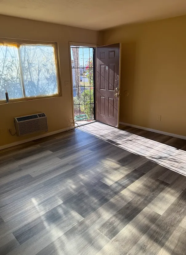 Building Photo - 1597 E Washington Ave #2