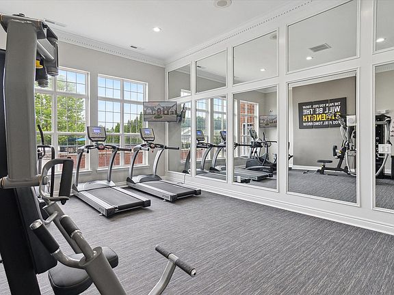 5th image of 1025 Westbury Blvd #2-995