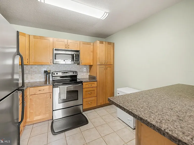 205 Yoakum Pkwy #902 — Photo 7