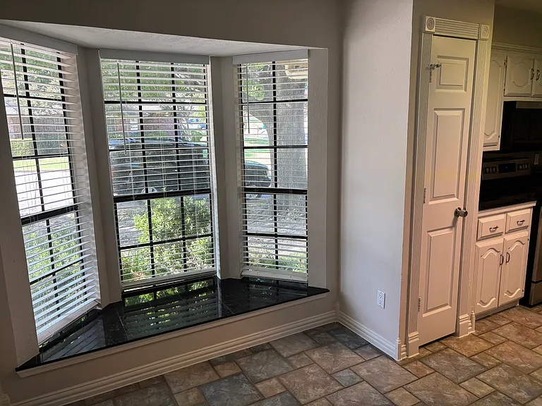 Kitchen Nook w Bay Window overlooking side yard