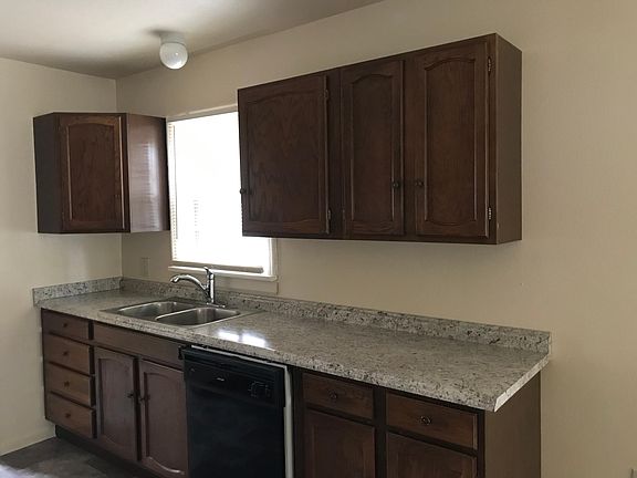 3rd image of 546 Burlington Ave