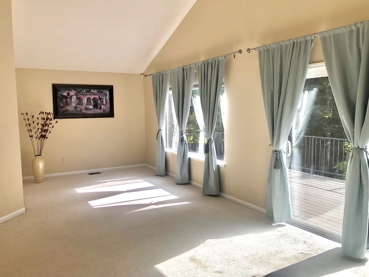 4 bed, 2571 sqft, $4,000 — Photo 3