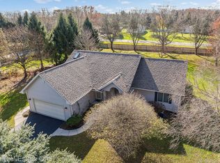 6862 Kestrel Ridge Rd, Brighton, MI 48116