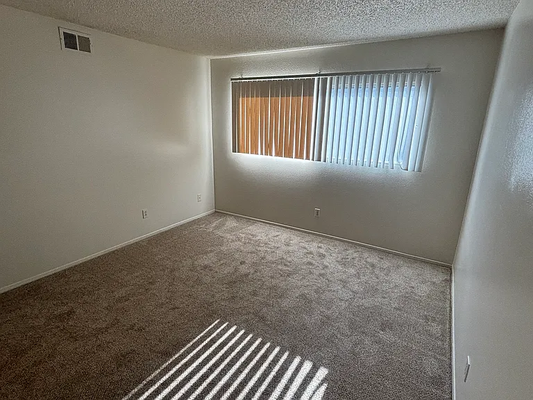 1561 E Fairfield Ct #3 — Photo 9