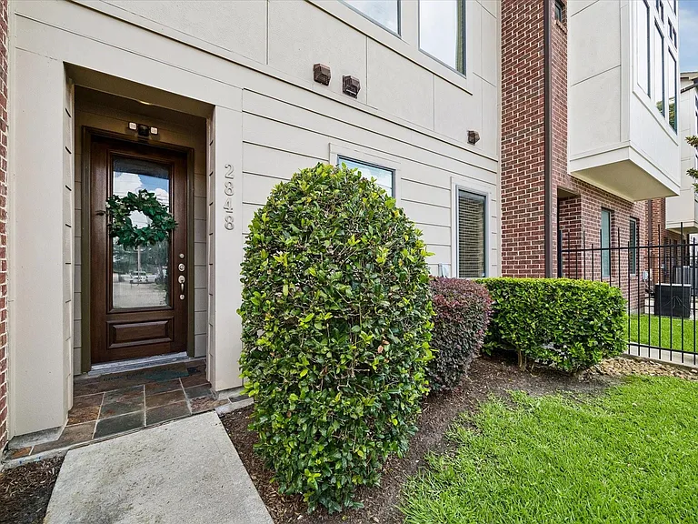 2848 Leeland St — Photo 4