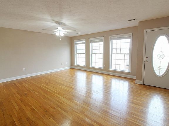 3rd image of 825 Collins St