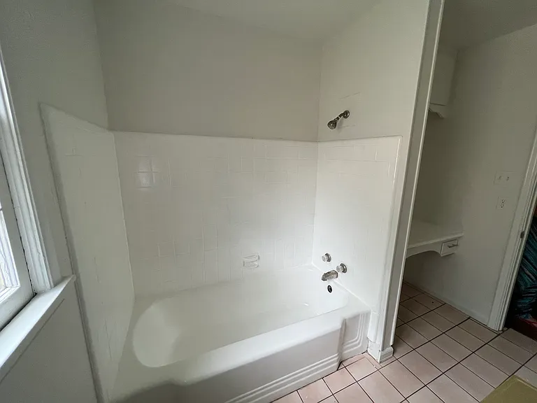 1007 E 49th St — Photo 12