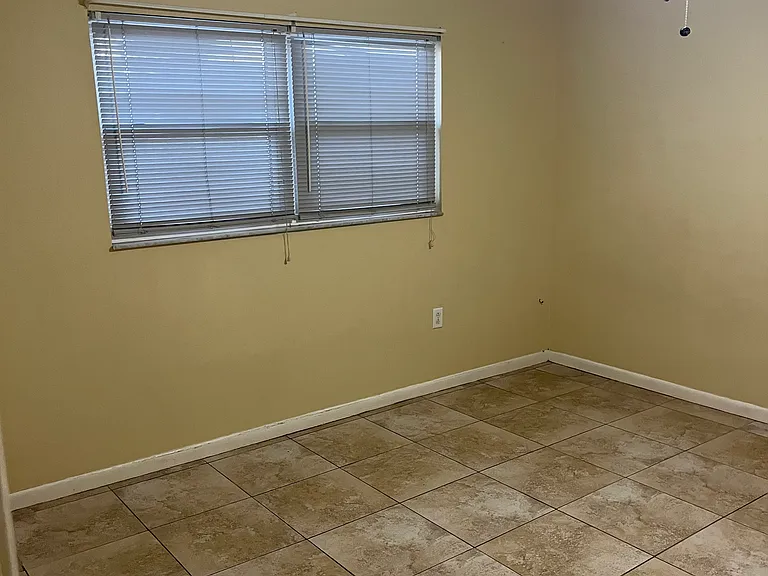 1402 Rainbow Ave — Photo 8