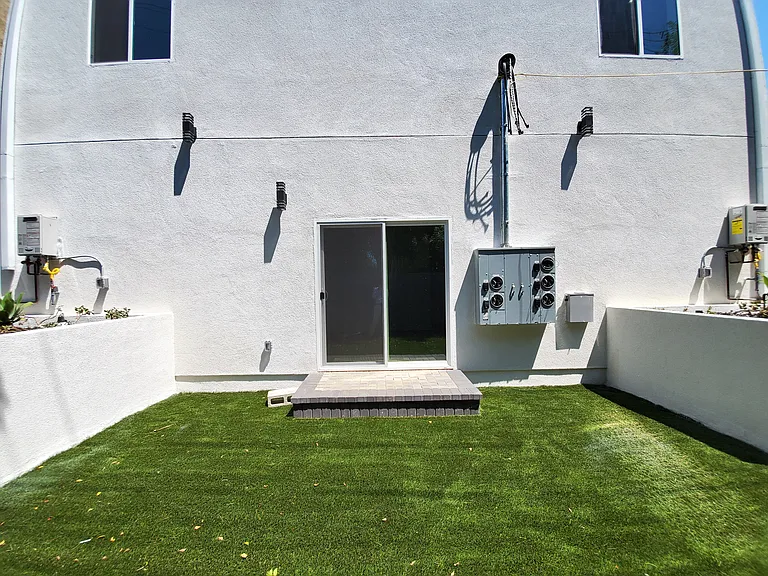 2337 Crenshaw Blvd #1/2 — Photo 31