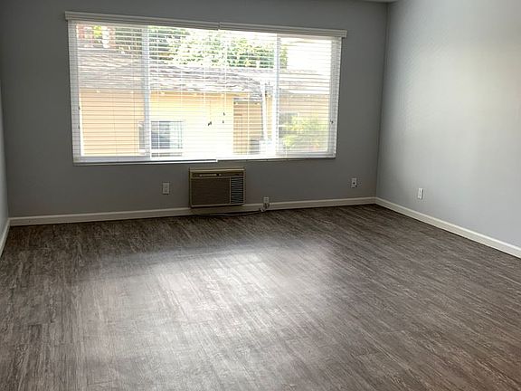 3rd image of 4471 44th St APT 301