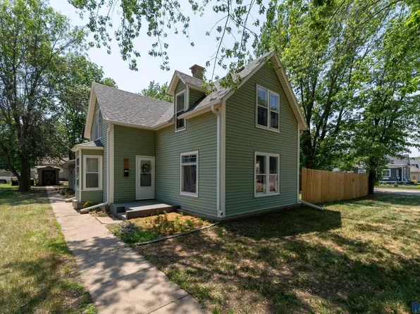 411 W Cedar St, Beresford, SD 57004