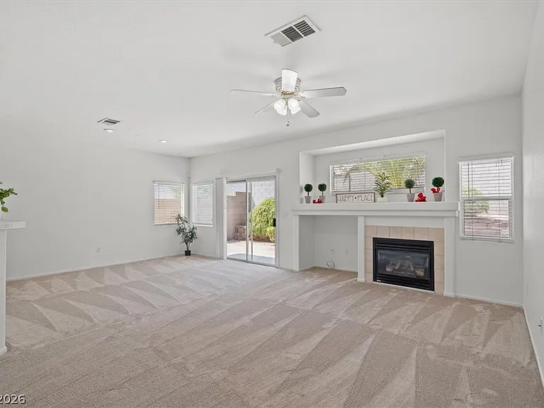 3213 Carbondale St — Photo 6