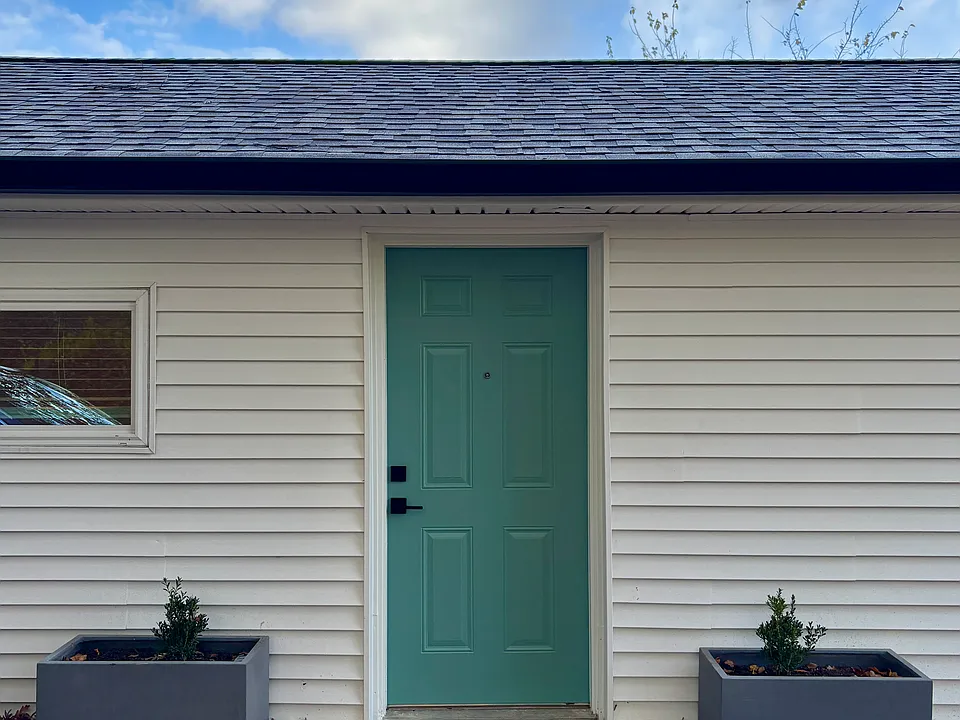 Entry off alley