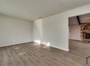 920 Westlake Dr, Desoto, TX 75115