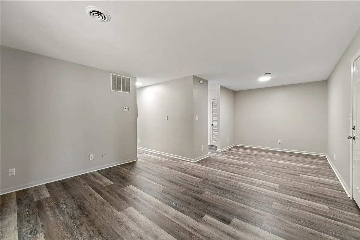 2 bed, 1015 sqft, $1,375 — Photo 2