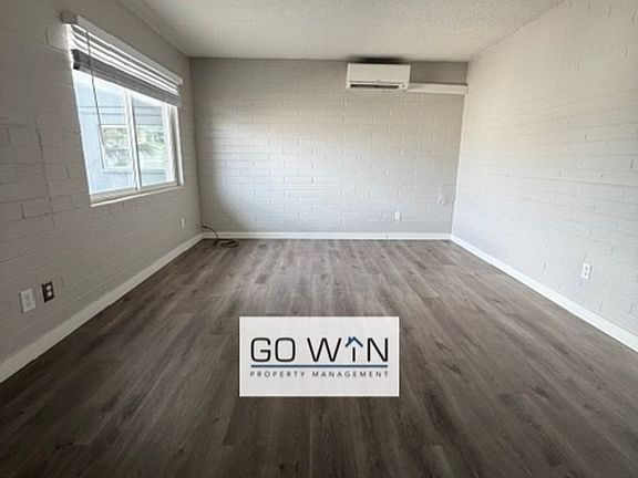 4th image of 44 E Roanoke Ave #1