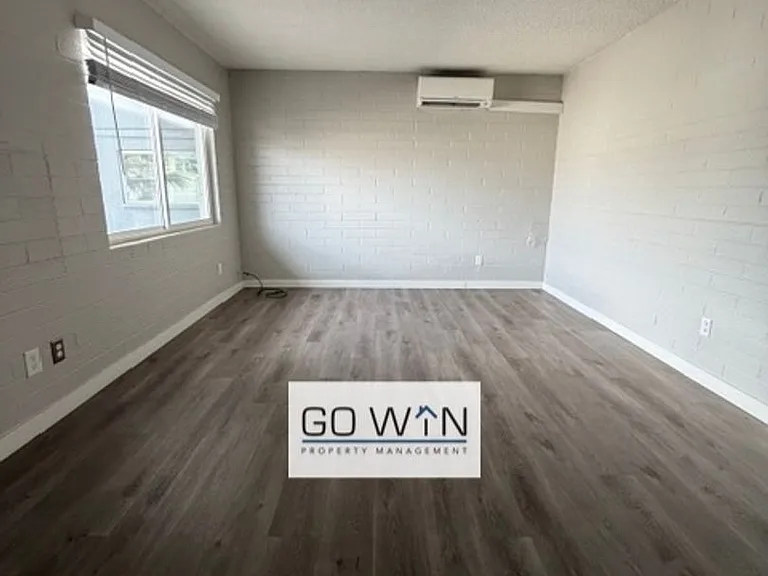 44 E Roanoke Ave — Photo 18