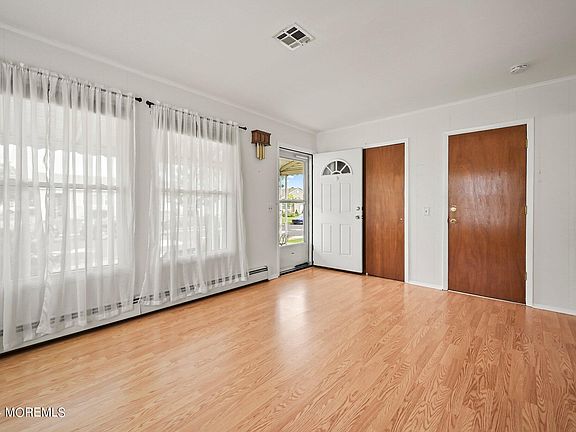 4th image of 11 Fontana Street