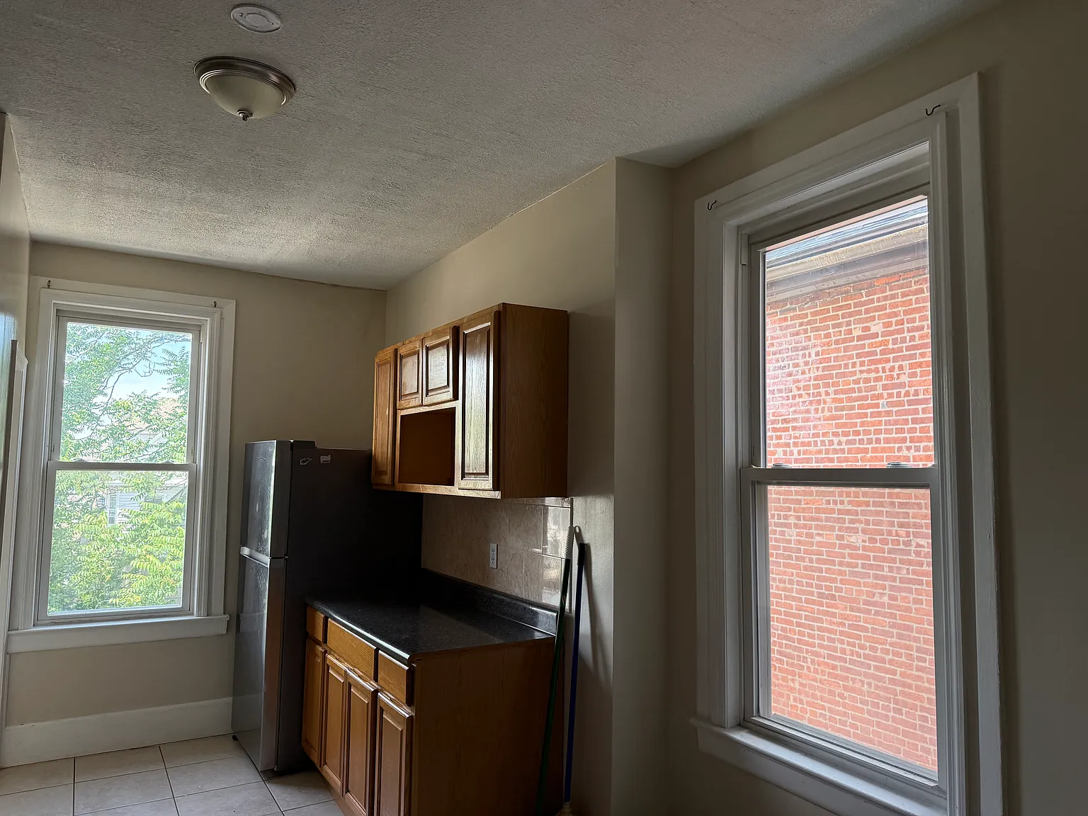 4 bed, 1.5 bath, $2,500 — Photo 2