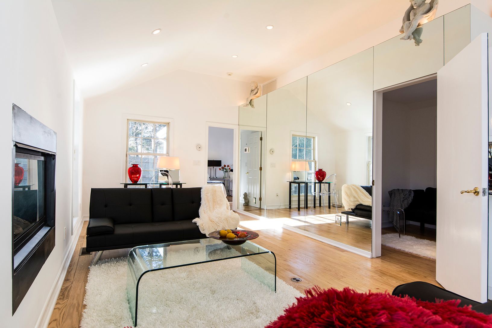  Door to Small Bed Rm off Living Rm