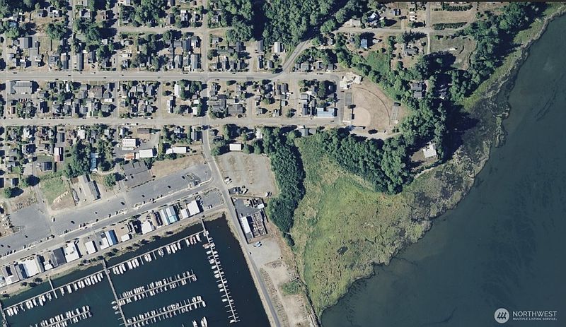 4th image of 805 Lake Street SE
