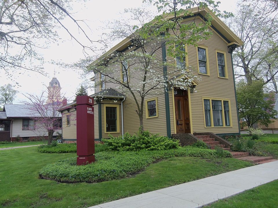 1st image of 218 W Adams St