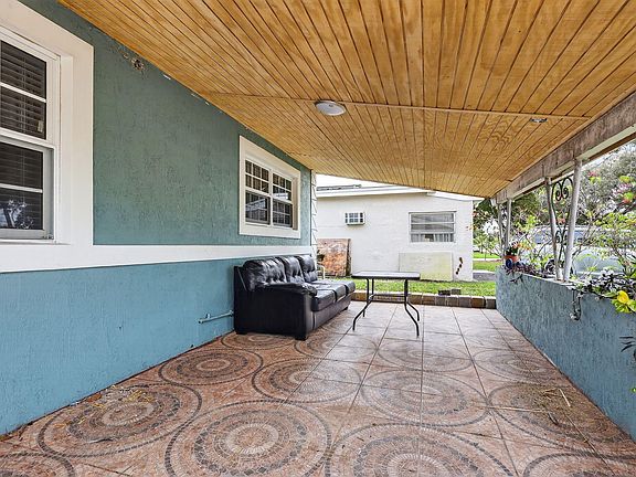 3rd image of 2713 Bahama Drive