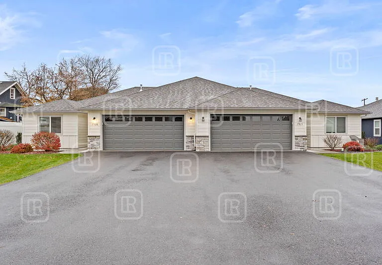17020 E Knox Ln — Photo 3