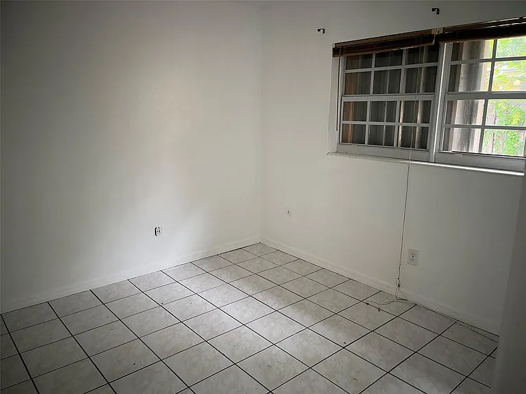 231 SW 8th St #1 — Photo 20