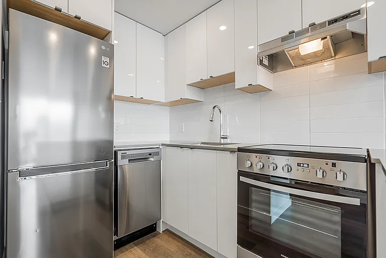 1825 Haro St #301 — Photo 9
