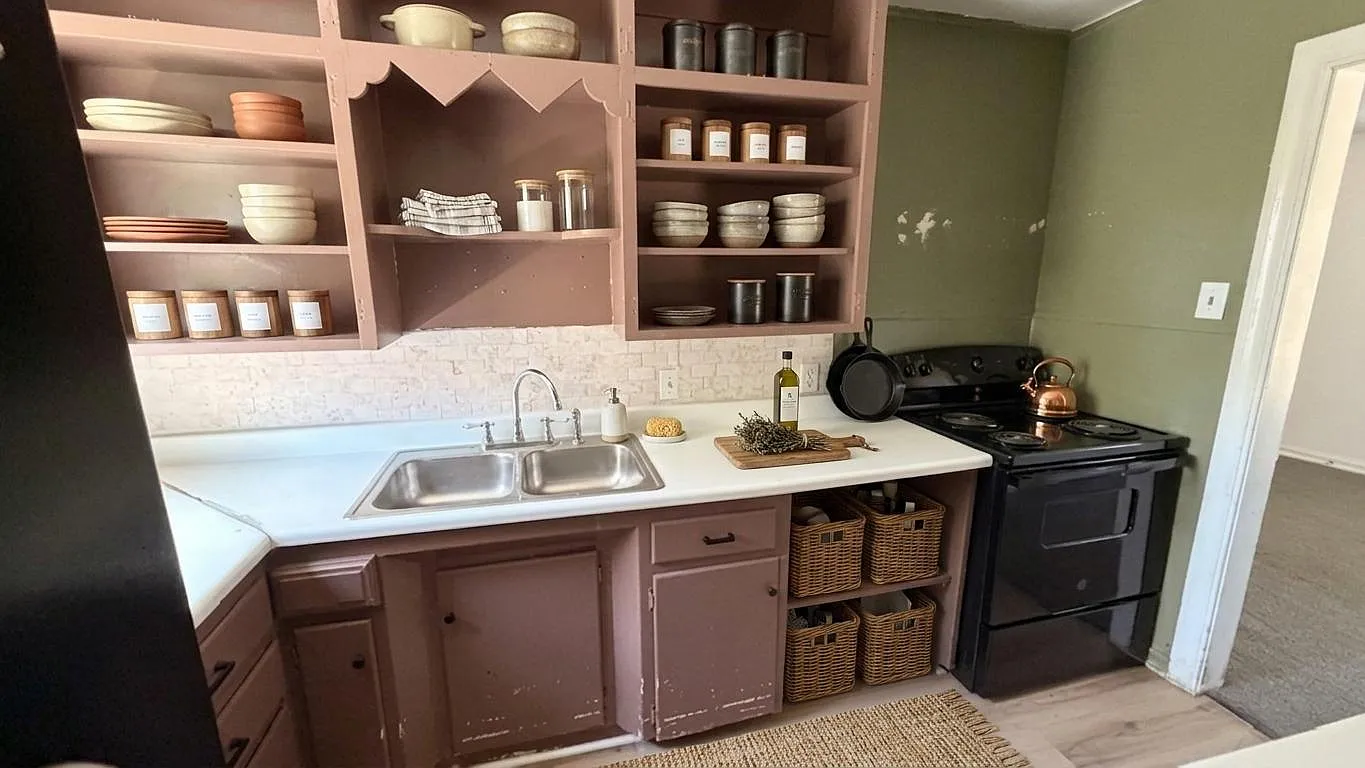 3 bed, 1.0 bath, 1125 sqft, $1,150 — Photo 2