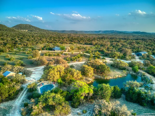 2700 N Little Creek Rd., Utopia, TX 78884