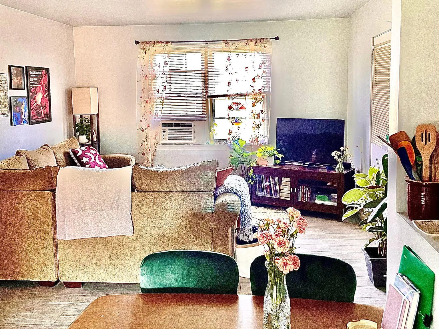 3 bed, 1130 sqft, $2,390 — Photo 3