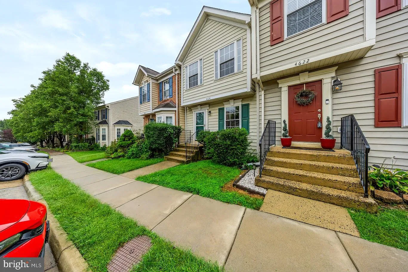 4 bed, 2.0 bath, 1341 sqft, $2,850 — Photo 2